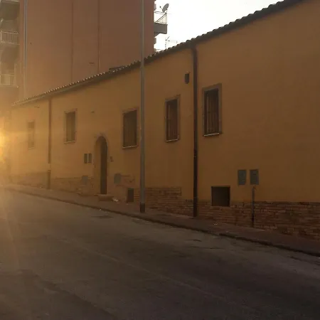 Certe Notti Oda ve Kahvaltı 3*